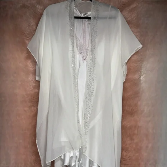 Jessica Mcclintock kimono bridal with pearls and studs embellishments one size